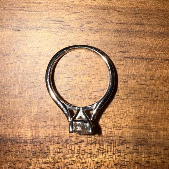 Elegant 14k White Gold, Pear, Brilliant Cut, 1.04 carat Lab Grown Diamond Ring - Picture 8 of 9